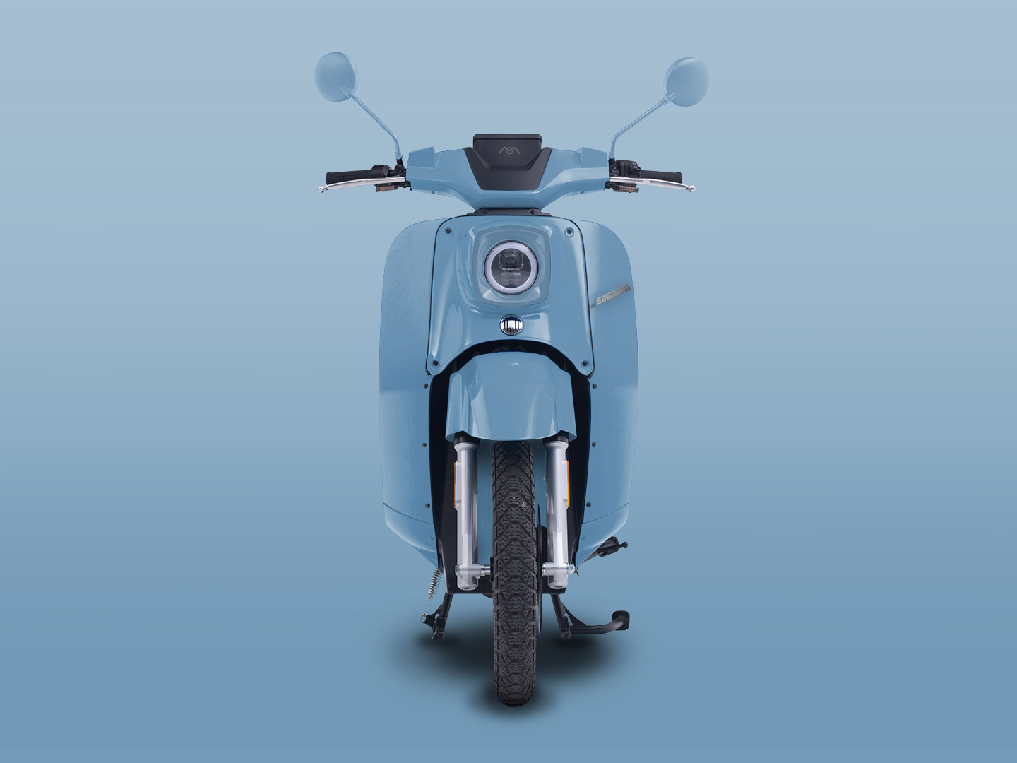 Schwalbe ICE Frontansicht vor blauem Hintergrund