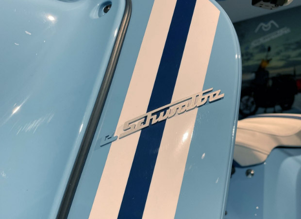 Schwalbe Nizza Nahaufnahme Schwalbelogo